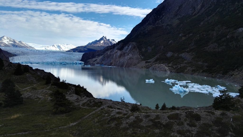 A Grey-gleccser és a róla leváló jégdarabok