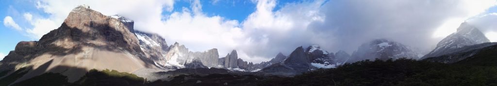 A Torres del Paine csúcsai a Británico kilátóponton