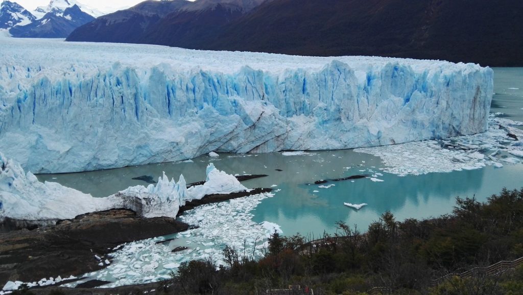 A Perito Moreno gleccser és a Lago Argentino-t és a Lago Roca-t összekötő szűk csatorna