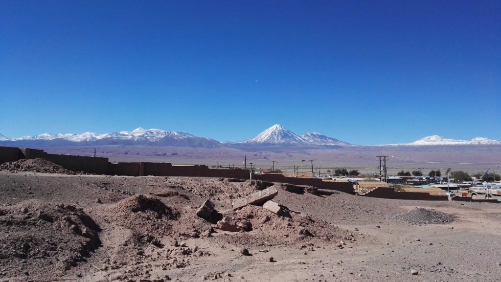 A Licancabur és a Juriques vulkánok San Pedro de Atacama közelében