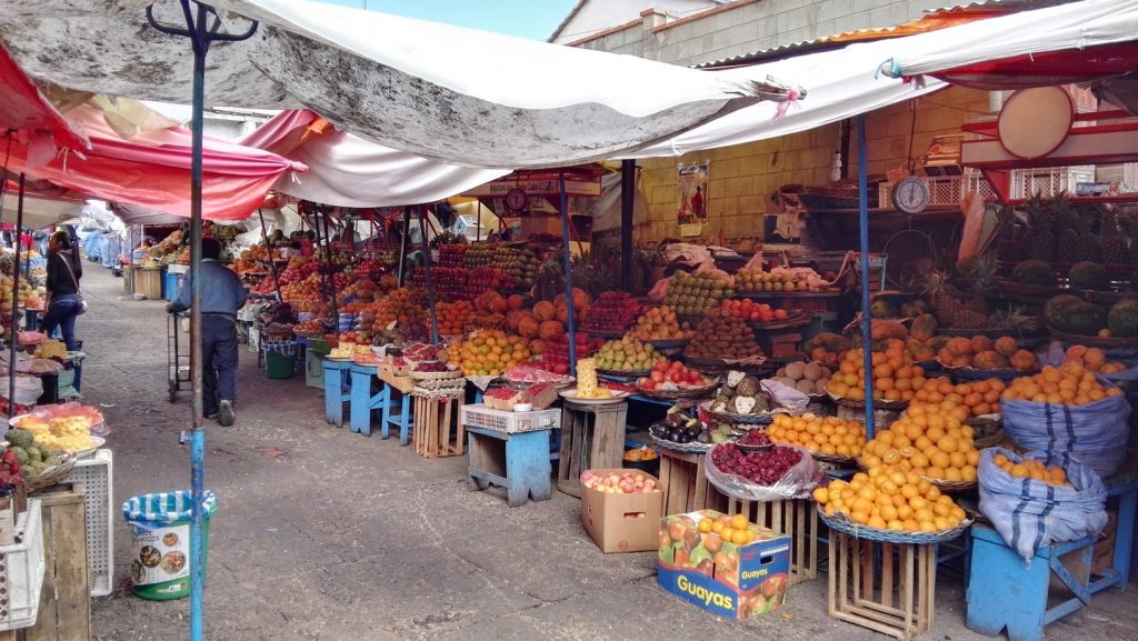 Gyümölcsök a Mercado Central piacon Sucréban