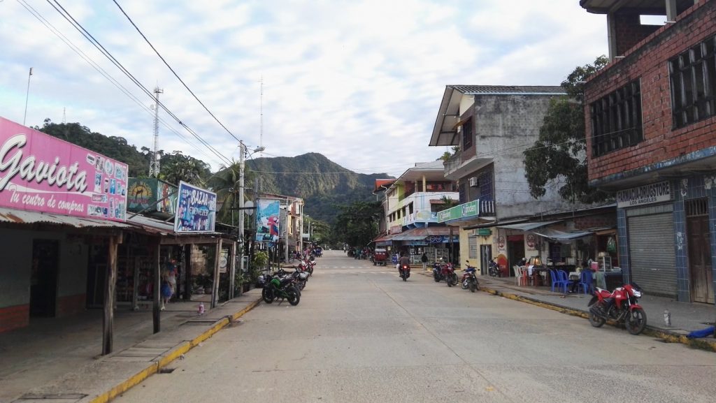 Rurrenabaque főutcája, a Madidi Nemzeti Parkba induló utak kiindulópontja