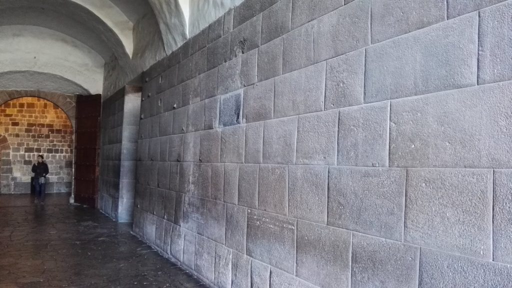 Inka falrészlet a Qorikancha templomban