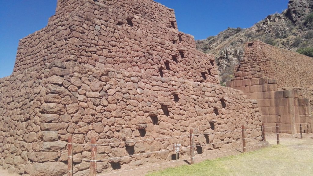 Rumiqolqa, a cuscói völgy kapuja az inka időkben