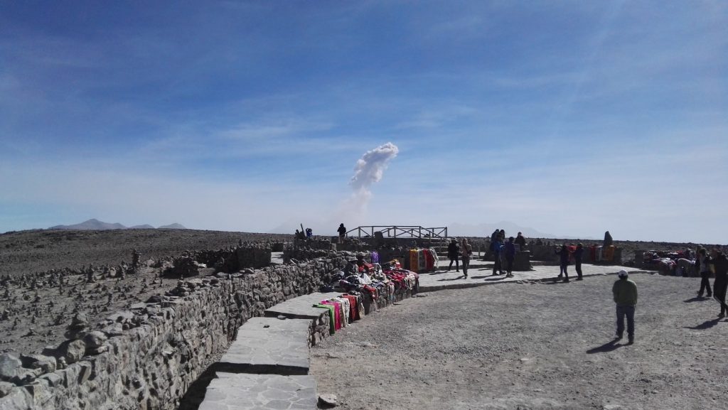 Hamu és füst száll fel az éppen kitörő Sabancaya-vulkánból