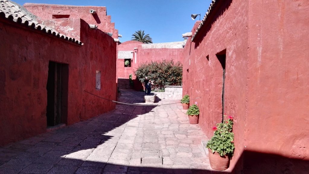 Vörösre festett házak a Szent Katalin kolostorban