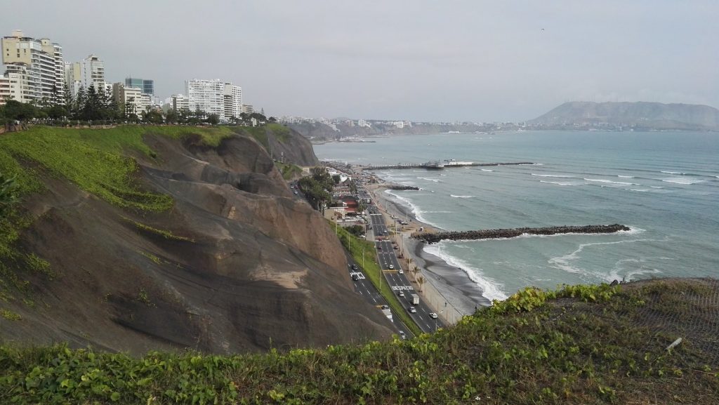 Lima meredek tengerparti sziklái