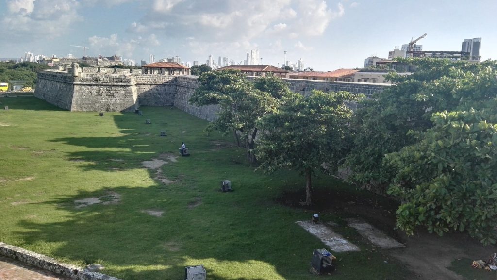 Cartagena történelmi városfala, amely a 16-17. században épült